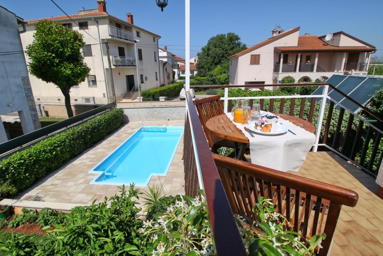 Apartment Nana Ровинь Экстерьер фото